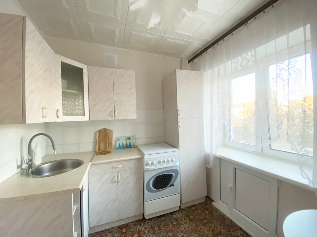 Эконом размещение в центре асбеста, жёлтый нарцисс