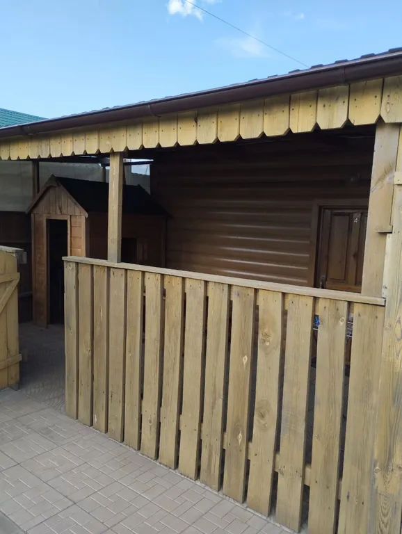 Гостевой домик вдали от берега и шума с кухней, туалетом, душем.