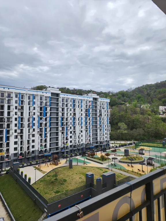 Просторная студия для четырёх человек