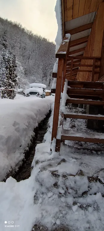 Домик в эко стиле с видом на горы