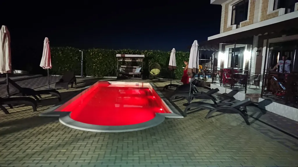 Апартаменты с видом на бассейн