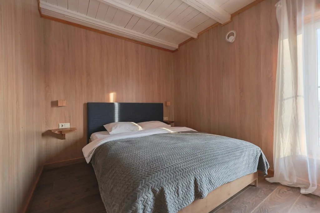 Коттедж Коттедж, современный одноэтажный дом с мансардой — Ногинск