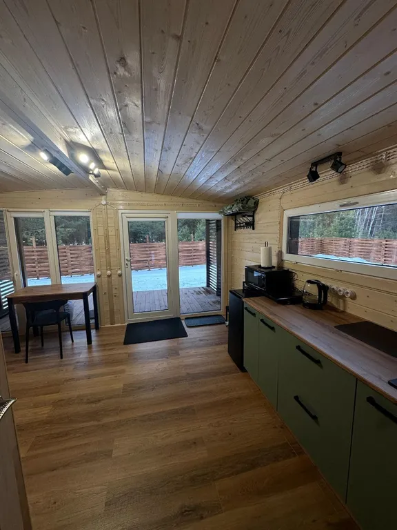 Домик в сосновом лесу с банным чаном