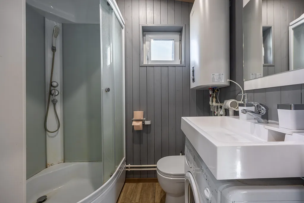 Коттедж Уютный новый домик в городе с горячей купелью — Новопокровское