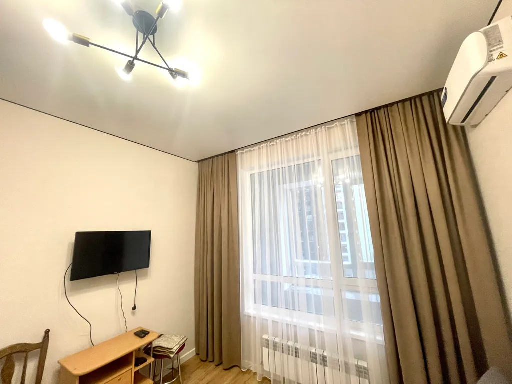 1-комнатная новая, чистая в центре на левом берегу столицы