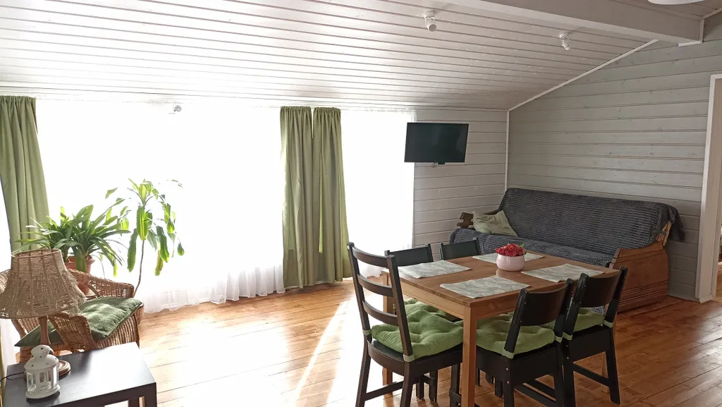 Уютный дом среди берёз и ёлочек