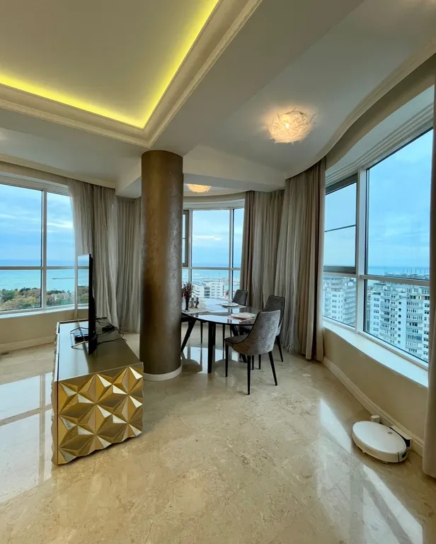 Пентхаус с видом на Морпорт в центре города