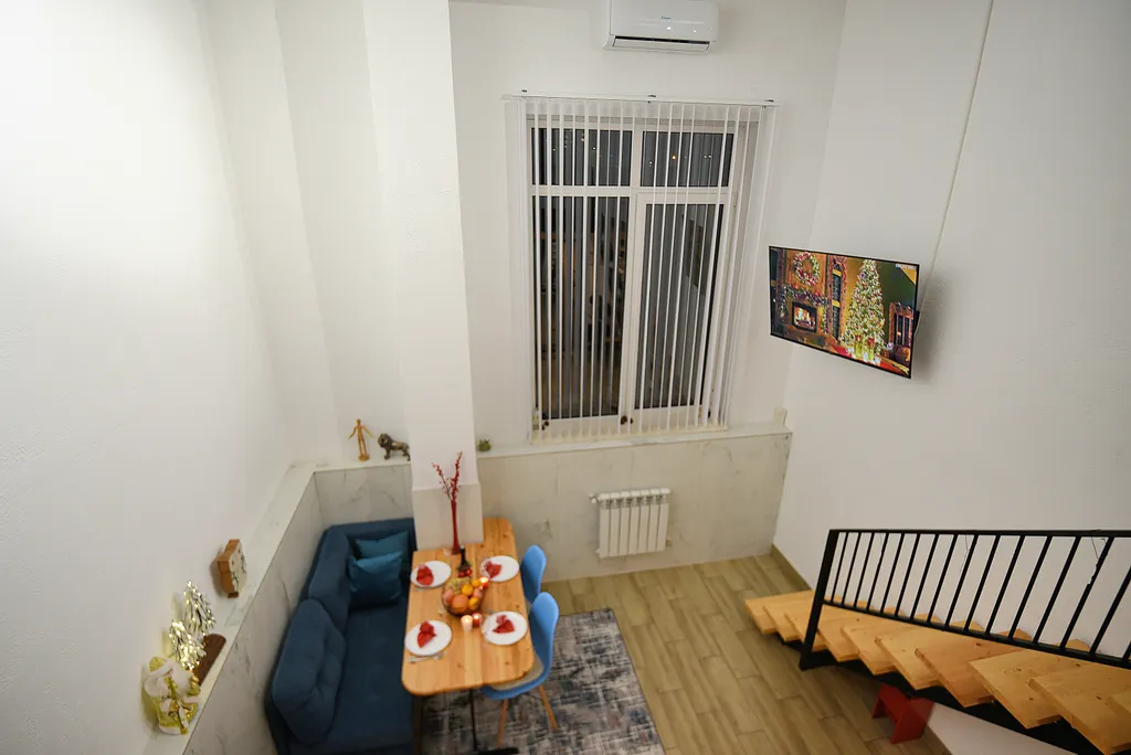 Комфортный двухуровневый апартамент в элитном комплексе Колизей