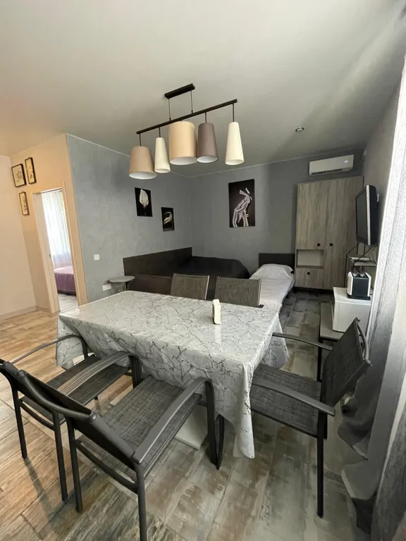 Дом в центре с бассейном и своя территория без посторонних