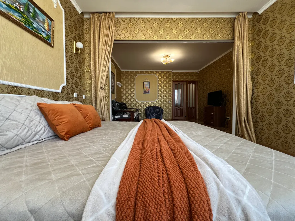 Рядом парк Победы Херсонес не берем оплату за уборку