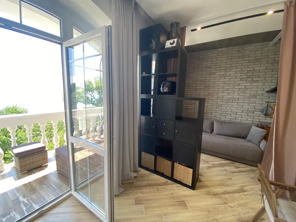 Шикарная современная студия на берегу моря