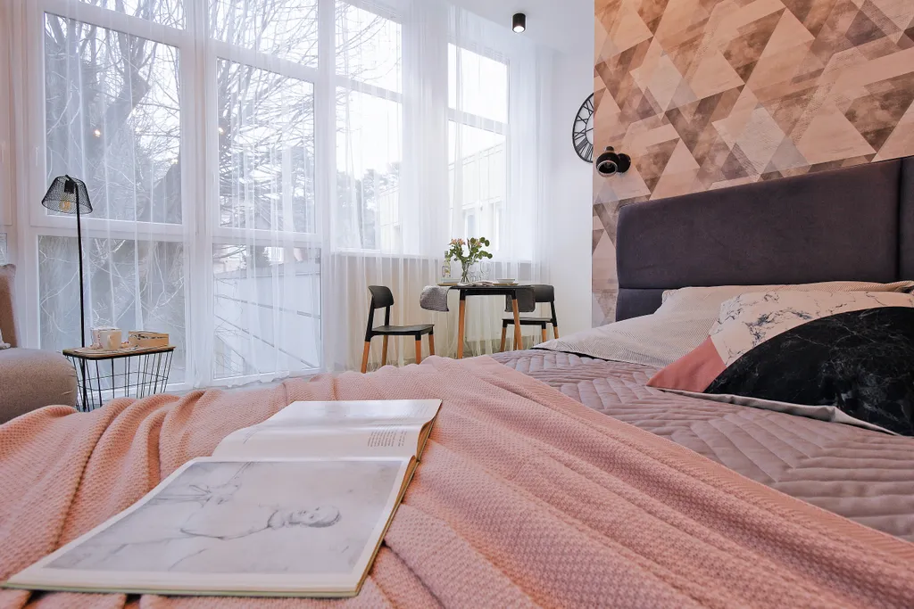 Студия с панорамными окнами в центре