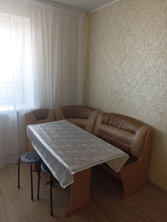 Просторная однокомнатная квартира в тихом районе — аренда посуточно в Тюмень