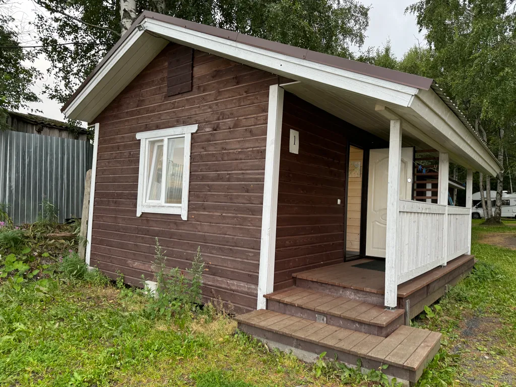 Коттедж Полдома на берегу озера на базе кемпинга — аренда посуточно в Петрозаводск