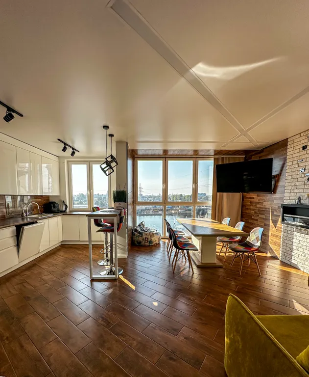 Geometry - просторная квартира с панорамным видом на реку в центре