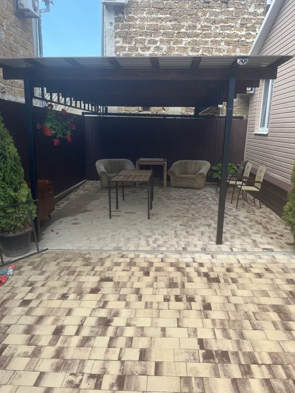 Уютный домик в 7 минутах от моря с зеленым двориком и парковой