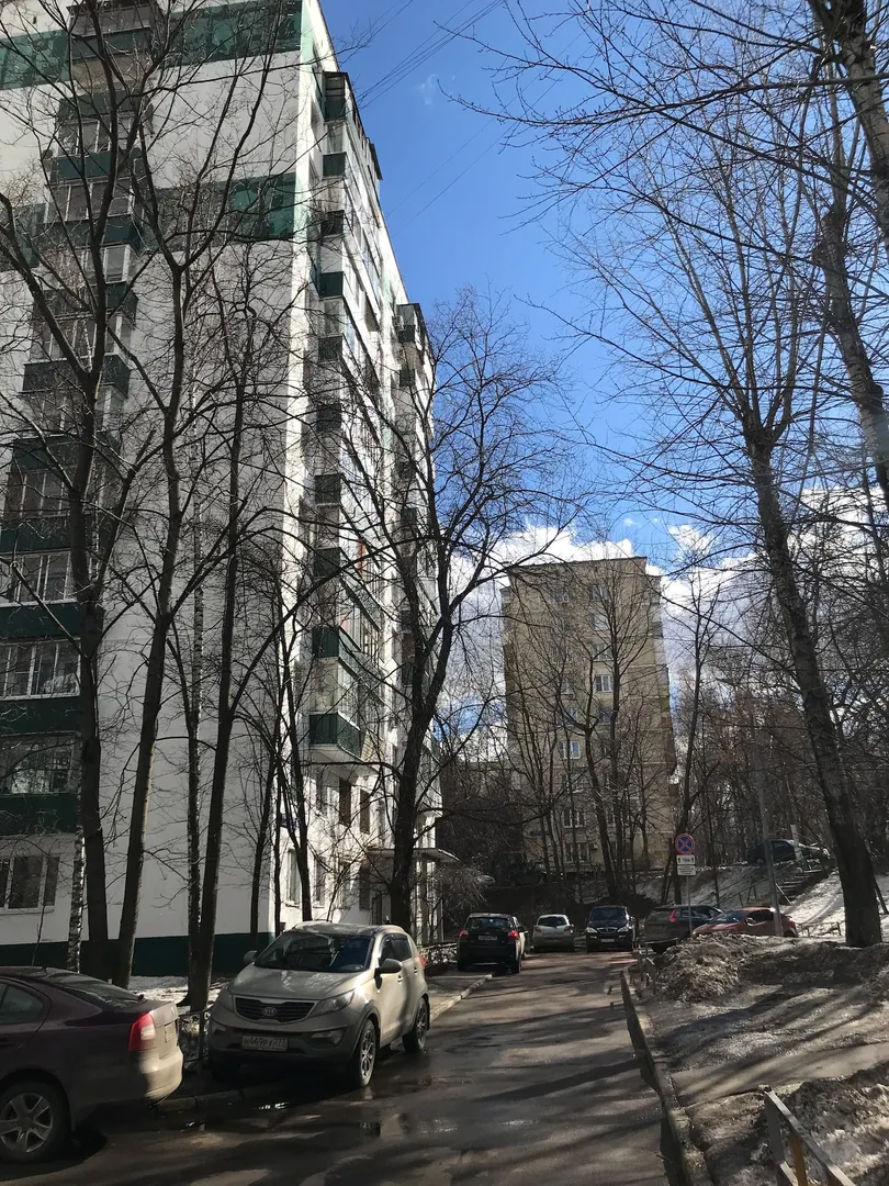 Вид со стороны подъезда