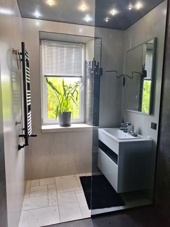 Уютная студия с дизайнерским ремонтом комфорт - класса