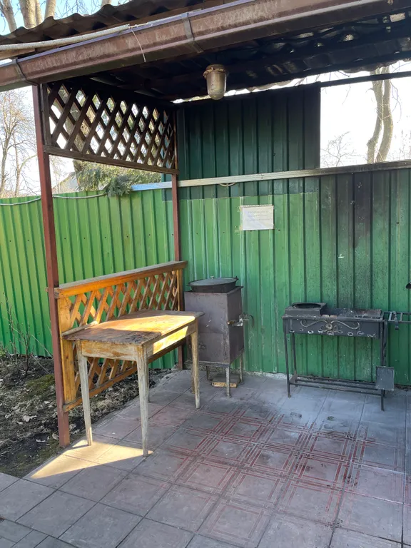 Уютный дом с бассейном, верандой и садом