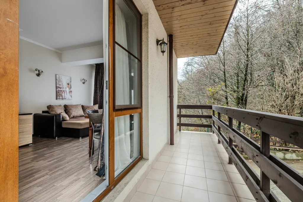 Апартамент с закатным балконом, 52 м², 2 этаж