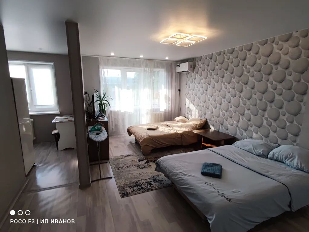 Двухкомнатные апартаменты с балконом в центре