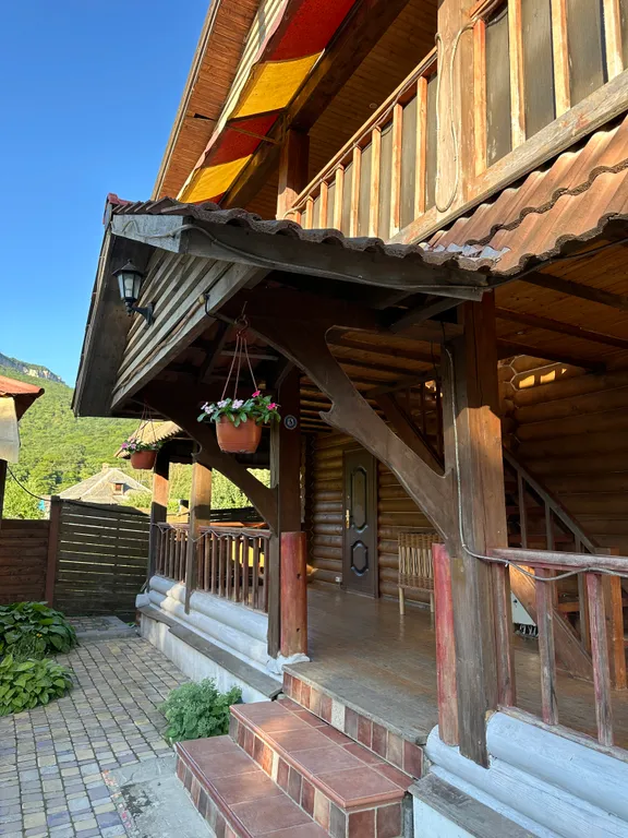 Дом из сруба с баней и бассейном