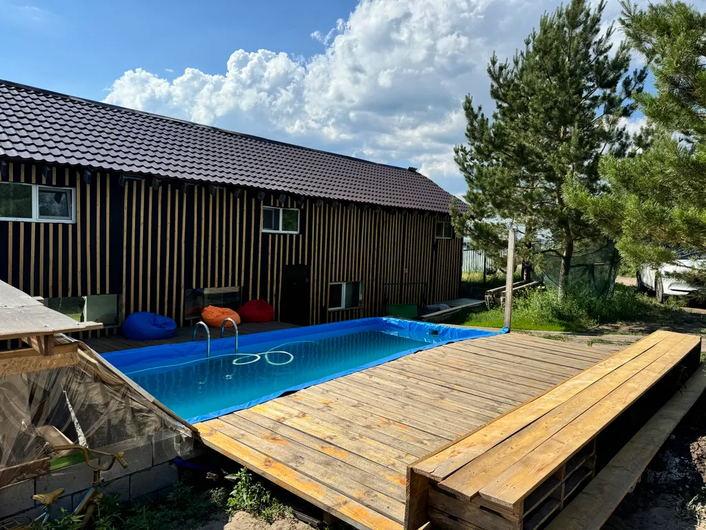 Большой дом в лесу