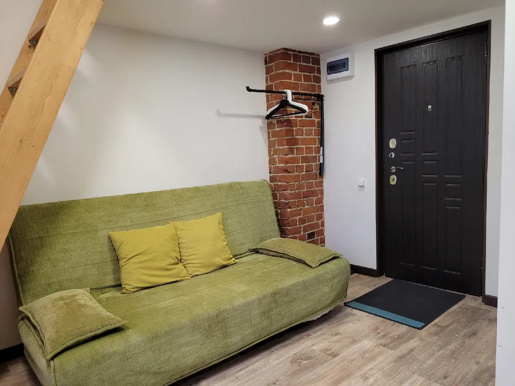 Лофт-1 Жёлтая. Клёвая двухуровневая студия в центре