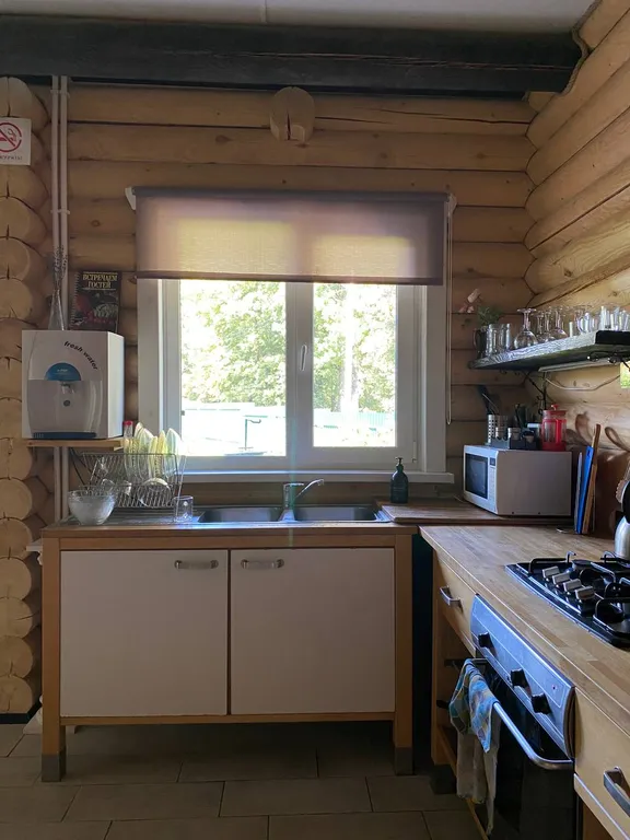 Уютный бревенчатый дом Life veranda на берегу пруда с баней на дровах