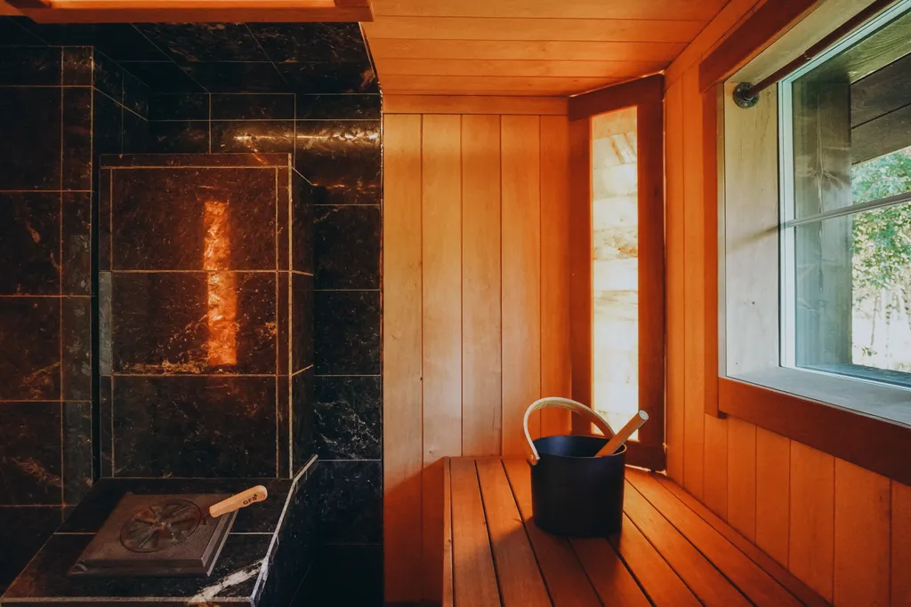 Дом на берегу реки