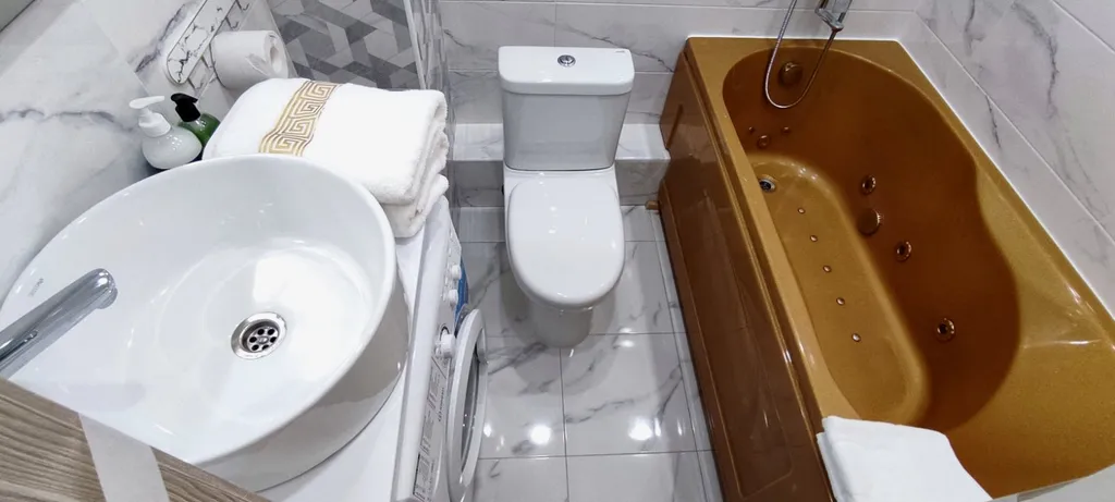 Видовая студия с большой лоджией, кондиционером и джакузи