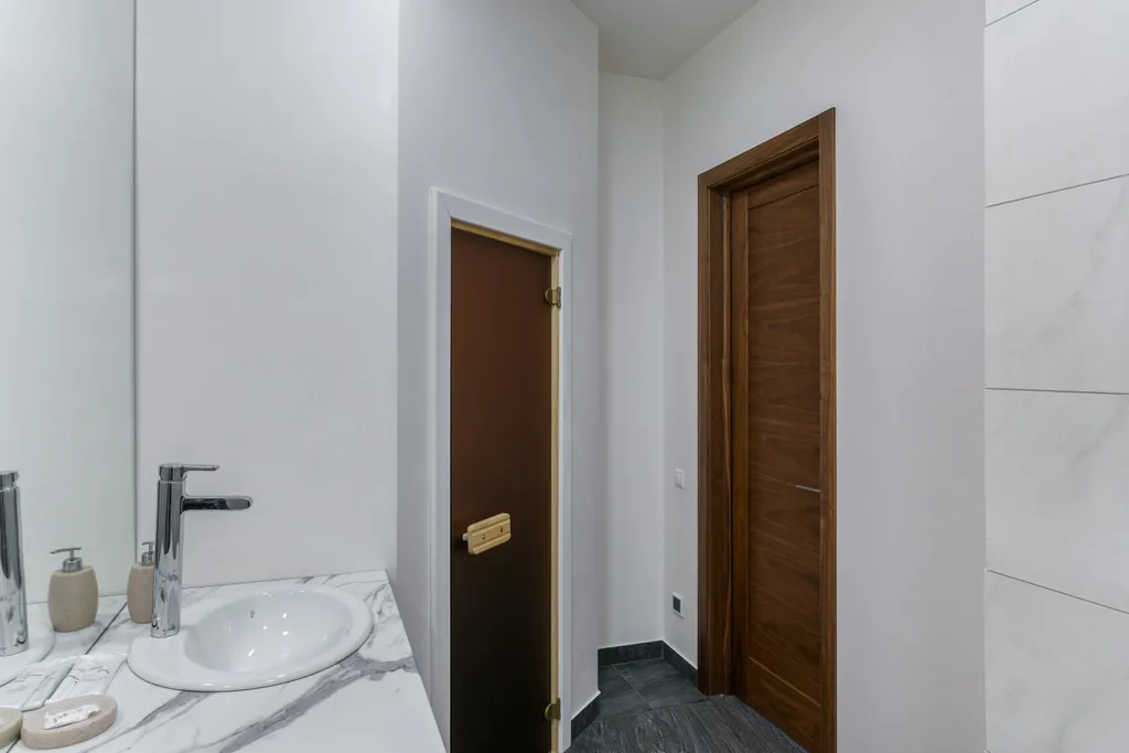 Трёхкомнатные апартаменты с сауной в центре