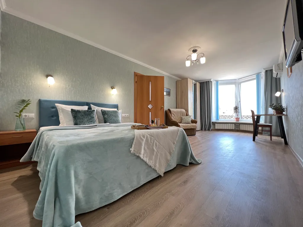 Квартира прямо напротив метро Лиговский проспект