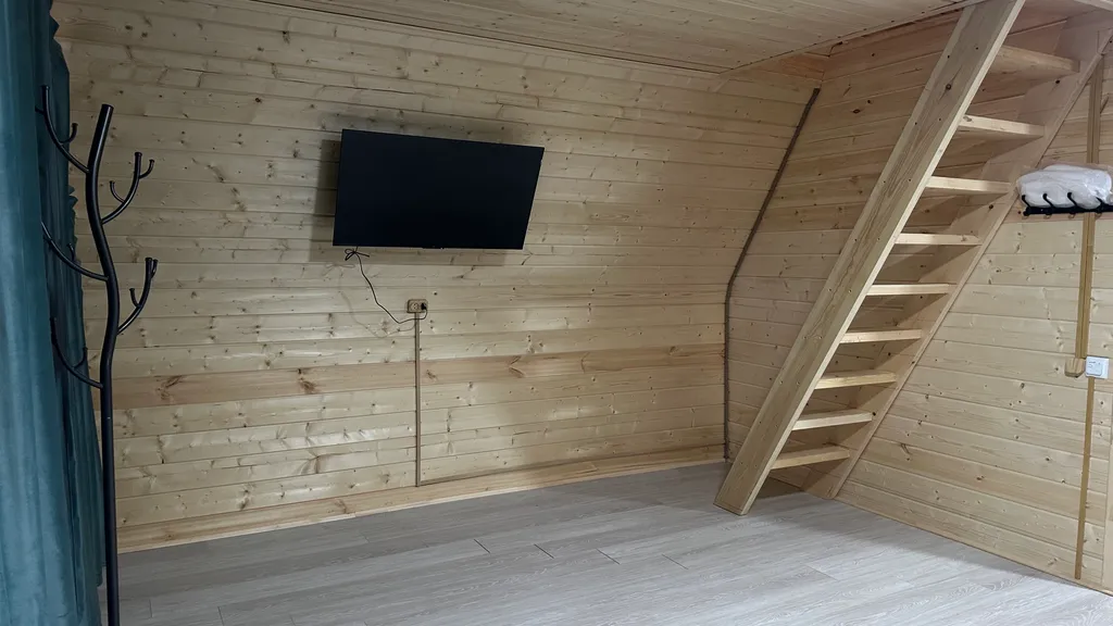 А-фрейм с видом на горы и лес