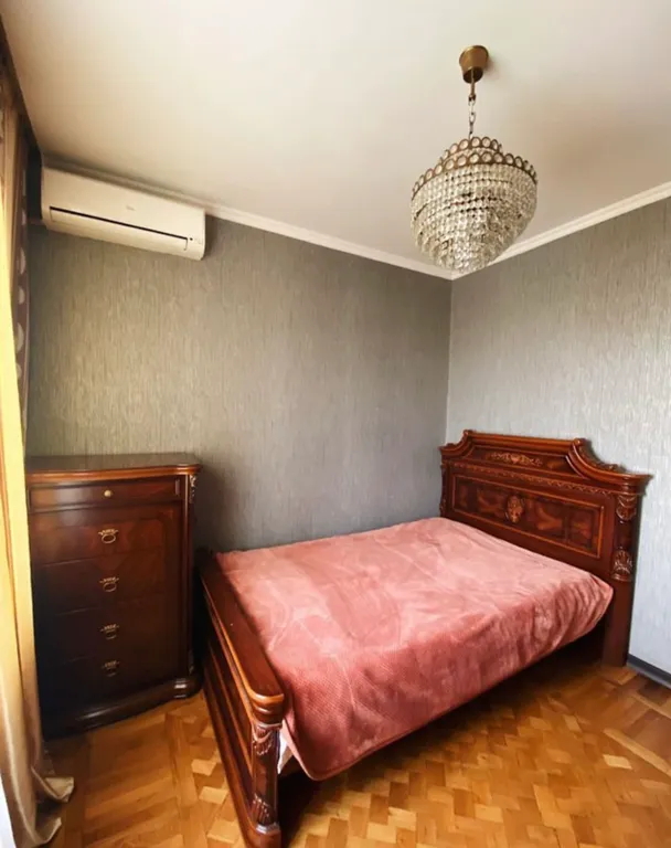 Четырехкомнатная квартира в центре г Сухум в 3х минутах от моря