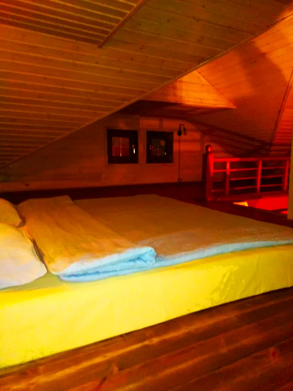 Дом - баня на берегу реки