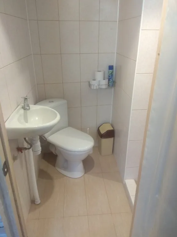 Уютный домик с собственным двором и видом на море, душ и туалет в доме