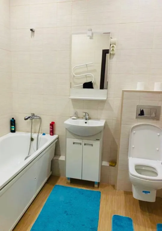 Большая квартира возле ТЦ Аура