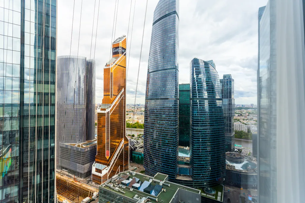 Угловой апартамент с ванной у окна