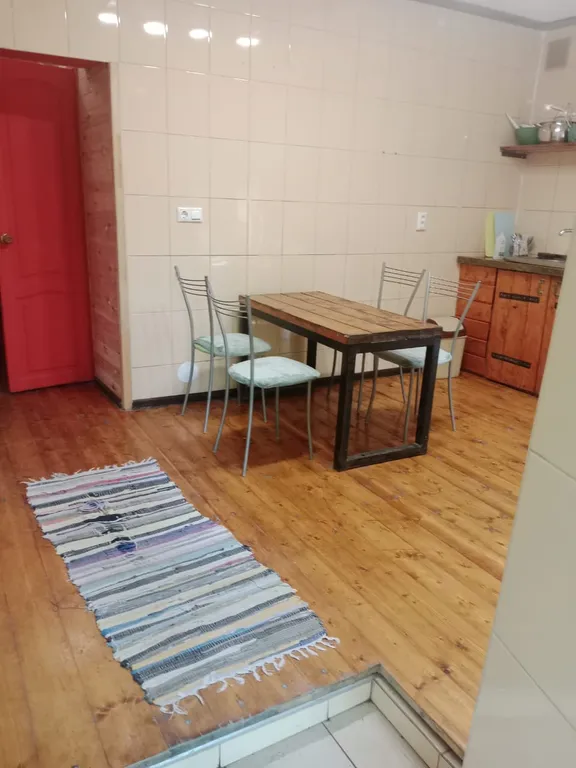 Домик с верандой в лесу