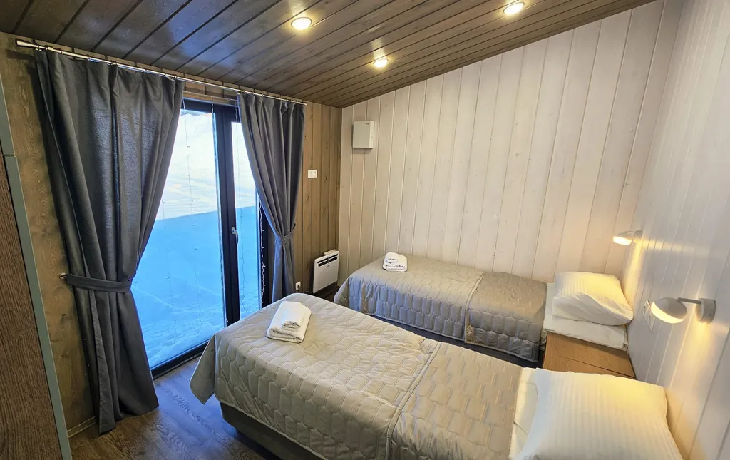 Далеко и надолго