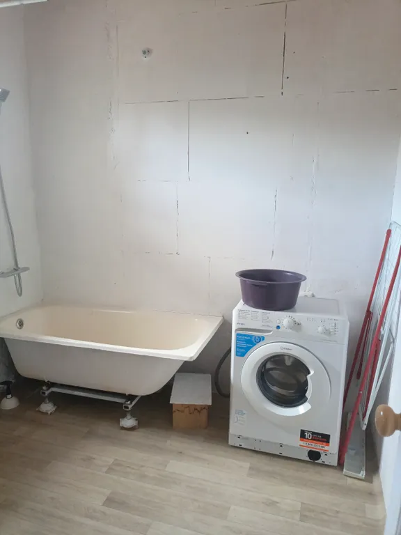 Большой дом с бассейном, просторным залом беседкой и детским домиком