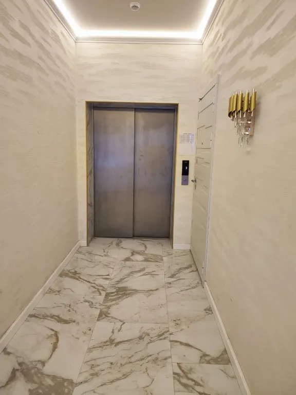 Современные апартаменты с панорамными окнами