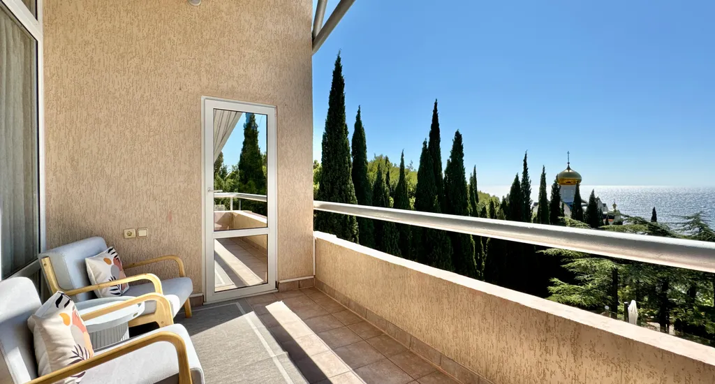 Дом у моря с личным парком, бассейном и сауной