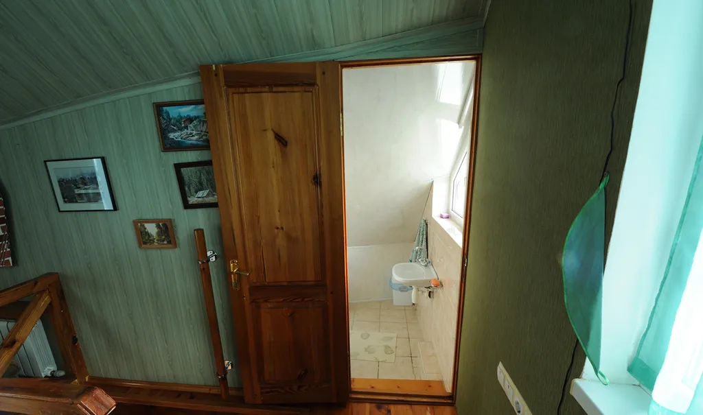 Дом с балконом, видом на море у пляжа и Воронцовского дворца