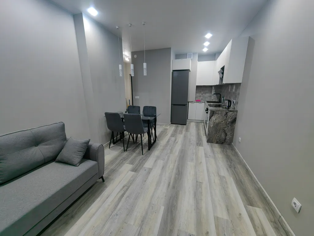 Квартира с новым ремонтом в закрытом ЖК Янтарь