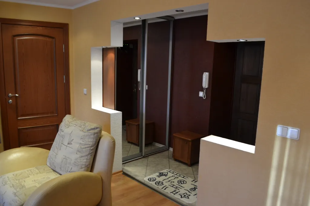 Студийного плана двухкомнатная квартира в доме над рестораном Тундра