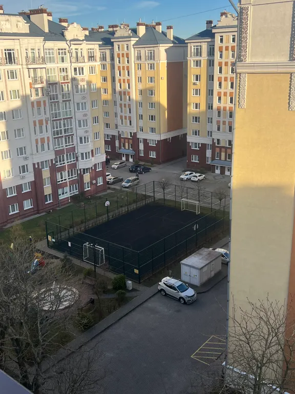 Просторная четырёхкомнатная квартира у парка с видом на море .