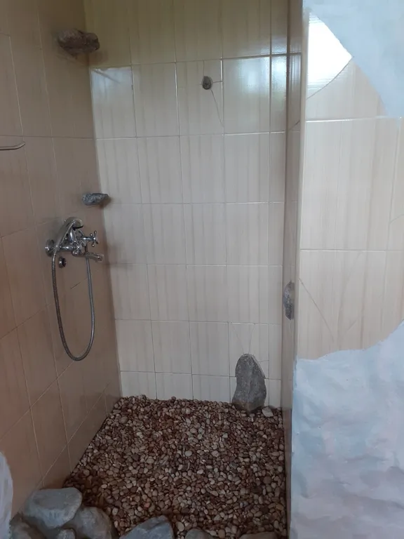 Дом 2 уровня со своим двором