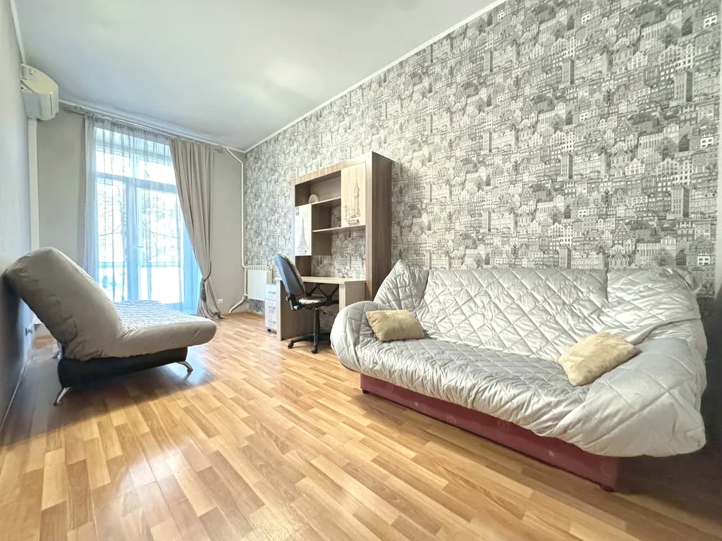 3-комнатная квартира в центре с балконом и кондиционером